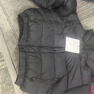 Alo jacket xs with tag still on. Never worn